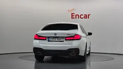 2022 BMW 5-Series 520i M Sport — фото 4