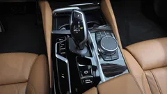 2022 BMW 5-Series 520i M Sport — фото 9