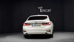 2022 BMW 3-Series 320d Luxury — фото 4