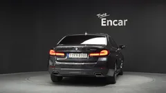 2022 BMW 5-Series 520i M Sport — фото 4