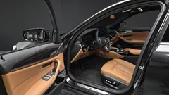2022 BMW 5-Series 520i M Sport — фото 10