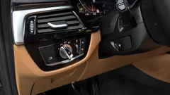 2022 BMW 5-Series 520i M Sport — фото 17