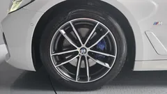 2022 BMW 5-Series 520i M Sport — фото 5