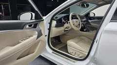 2023 Genesis G70 Gasoline 2.0T 2WD — фото 10