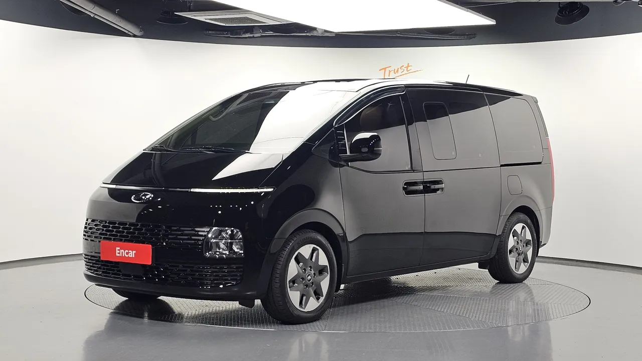 2023 Hyundai Staria Tourer 11-Seater