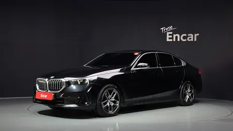 2024 BMW 5-Series 520i