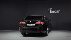 2024 BMW 5-Series 520i — фото 4