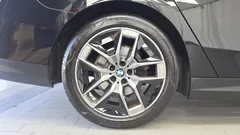 2024 BMW 5-Series 520i — фото 5