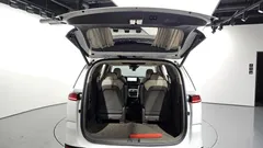 2023 Kia Carnival Gasoline 9-Seater Hi-Limousine — фото 20