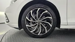 2022 Volkswagen Golf 2.0 TDI Prestige — фото 5