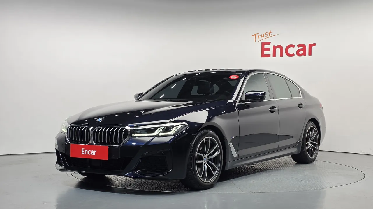 2022 BMW 5-Series 520i M Sport