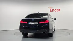 2022 BMW 5-Series 520i M Sport — фото 4