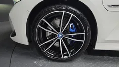 2023 BMW 3-Series 330e M Sport — фото 5
