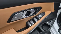 2023 BMW 3-Series 330e M Sport — фото 19