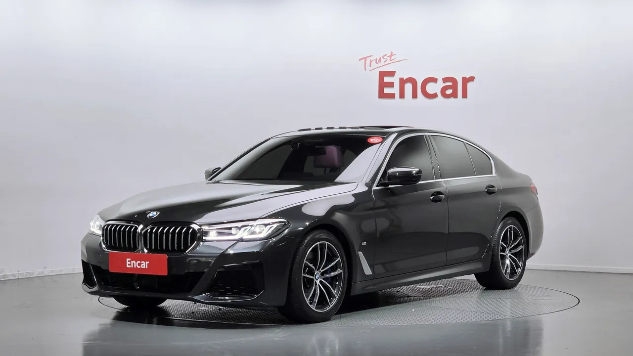 2022 BMW 5-Series 520i M Sport