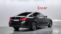 2022 BMW 5-Series 520i M Sport — фото 2