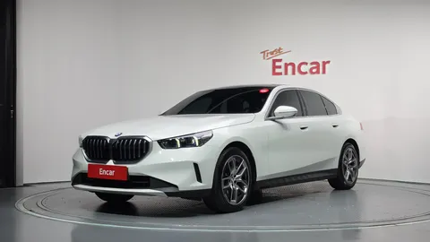 2024 BMW 5-Series 520i