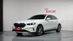 2024 BMW 5-Series 520i — фото 1