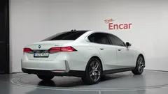 2024 BMW 5-Series 520i — фото 2