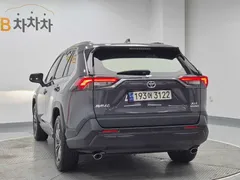 2023 Toyota RAV4 2.5 2WD Hybrid XLE — фото 2