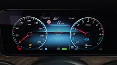 2022 Mercedes-Benz E-Class E300e 4MATIC Exclusive — фото 8