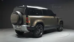 2023 Land Rover Defender 110 D300 HSE — фото 2