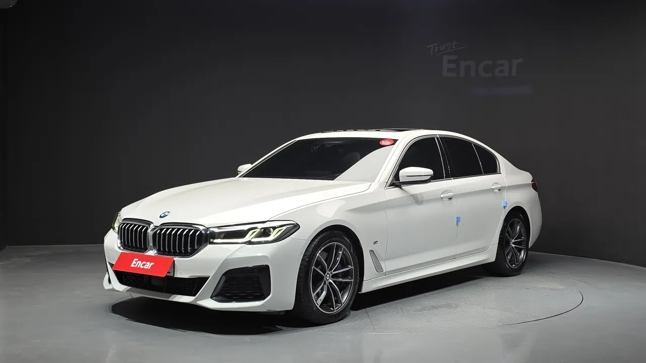 2022 BMW 5-Series 520i M Sport
