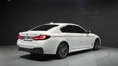 2022 BMW 5-Series 520i M Sport — фото 2