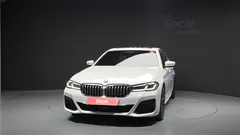 2022 BMW 5-Series 520i M Sport — фото 3