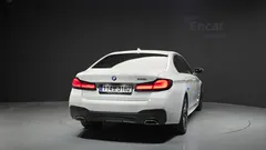 2022 BMW 5-Series 520i M Sport — фото 4