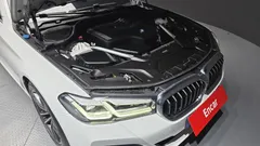 2022 BMW 5-Series 520i M Sport — фото 6