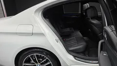 2022 BMW 5-Series 520i M Sport — фото 11