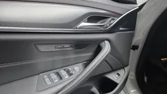 2022 BMW 5-Series 520i M Sport — фото 18