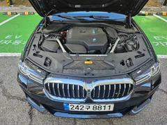 2023 BMW 5-Series 530e M Sport — фото 6