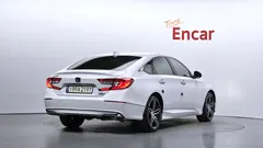 2022 Honda Accord 2.0 Hybrid Touring — фото 2