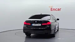 2022 BMW 5-Series 520i M Sport — фото 4