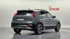 2022 Kia Niro Signature — фото 2