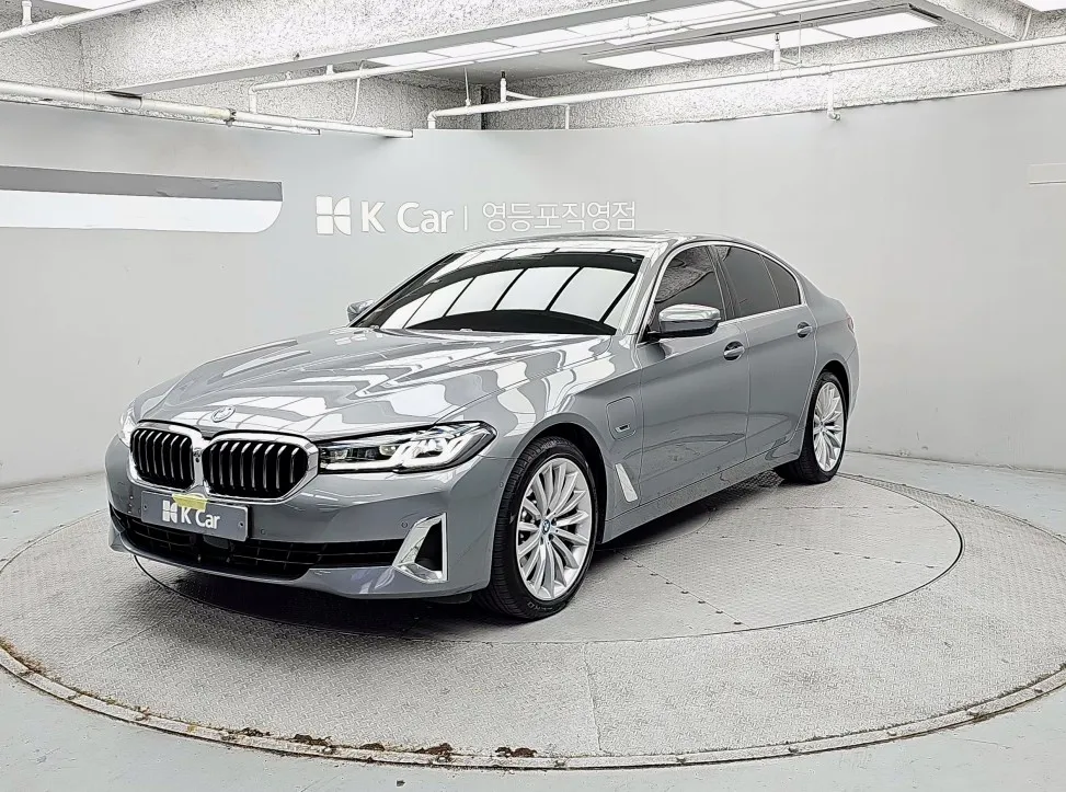 2023 BMW 5-Series 530e Luxury