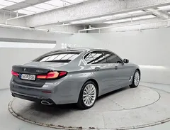2023 BMW 5-Series 530e Luxury — фото 2