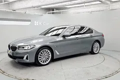2023 BMW 5-Series 530e Luxury — фото 3