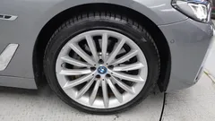 2023 BMW 5-Series 530e Luxury — фото 5