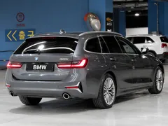 2022 BMW 3-Series 320i Touring Luxury — фото 2