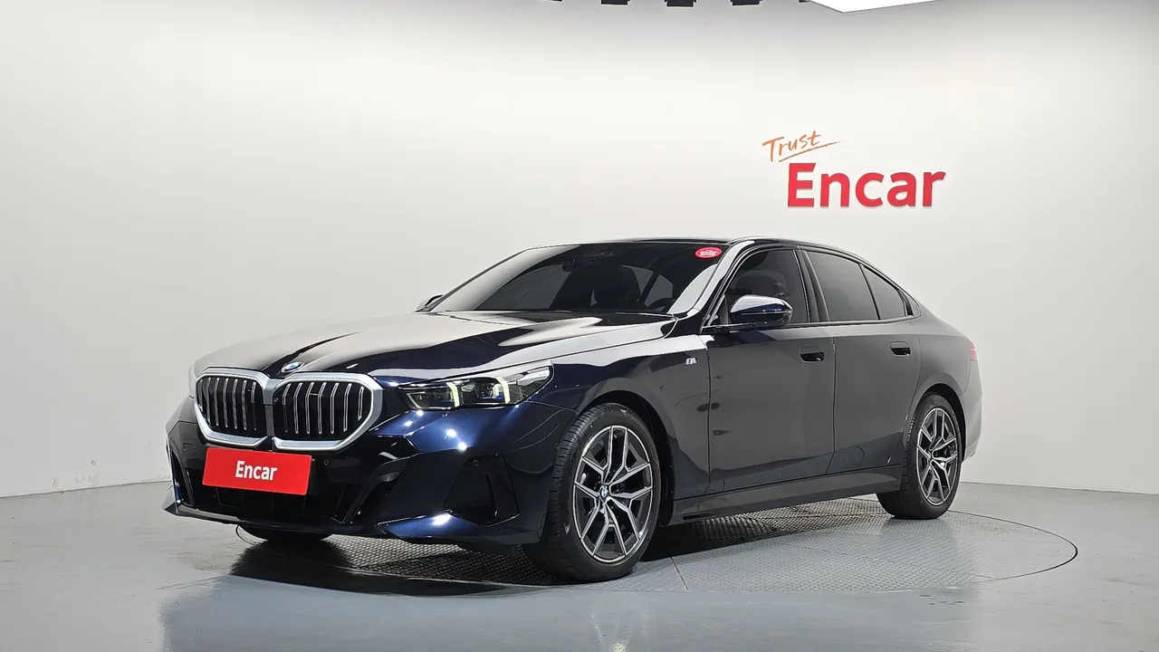 2024 BMW 5-Series 520i M Sport