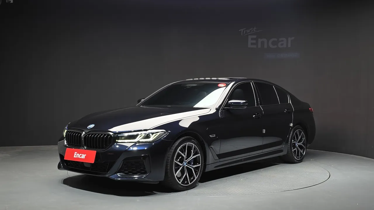2022 BMW 5-Series 530e M Sport
