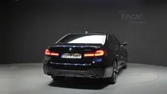 2022 BMW 5-Series 530e M Sport — фото 4