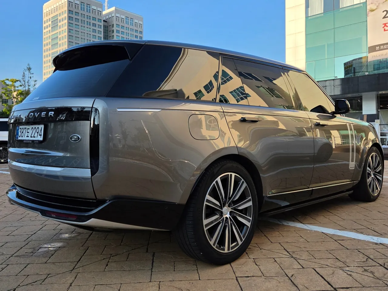 2023 Land Rover Range Rover P530 Autobiography Long Wheel Base