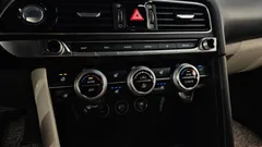 2022 Genesis G70 Gasoline 2.0T 4WD — фото 18