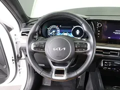 2022 Kia K5 Signature — фото 18