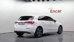 2022 Mercedes-Benz A-Class A220 Hatchback — фото 2