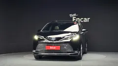 2022 Toyota Sienna 2.5 Hybrid 2WD — фото 3